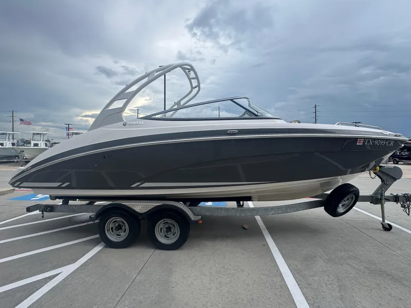 Slide: The Image of Yamaha 242 Limited S 2015 - 3