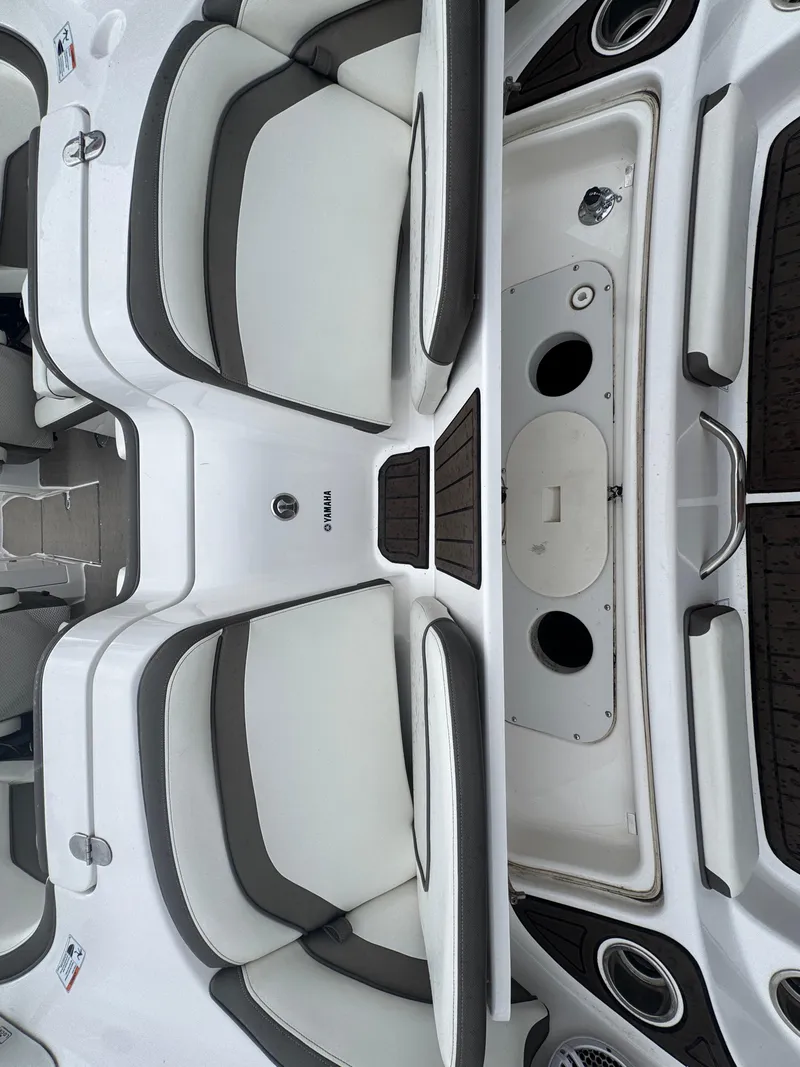 Slide: The Image of Yamaha 242 Limited S 2015 - 30