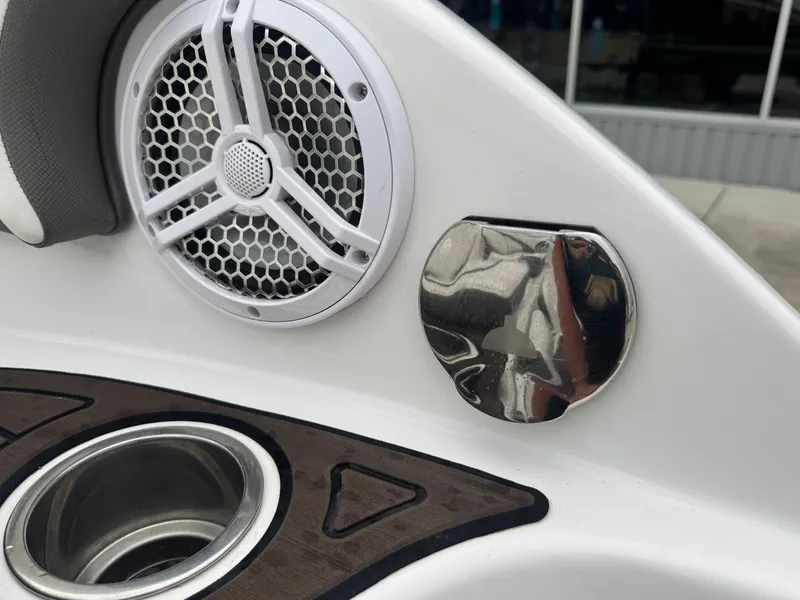 Slide: The Image of Yamaha 242 Limited S 2015 - 32