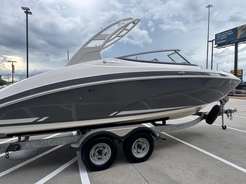 Slide: The Image of Yamaha 242 Limited S 2015 - 35