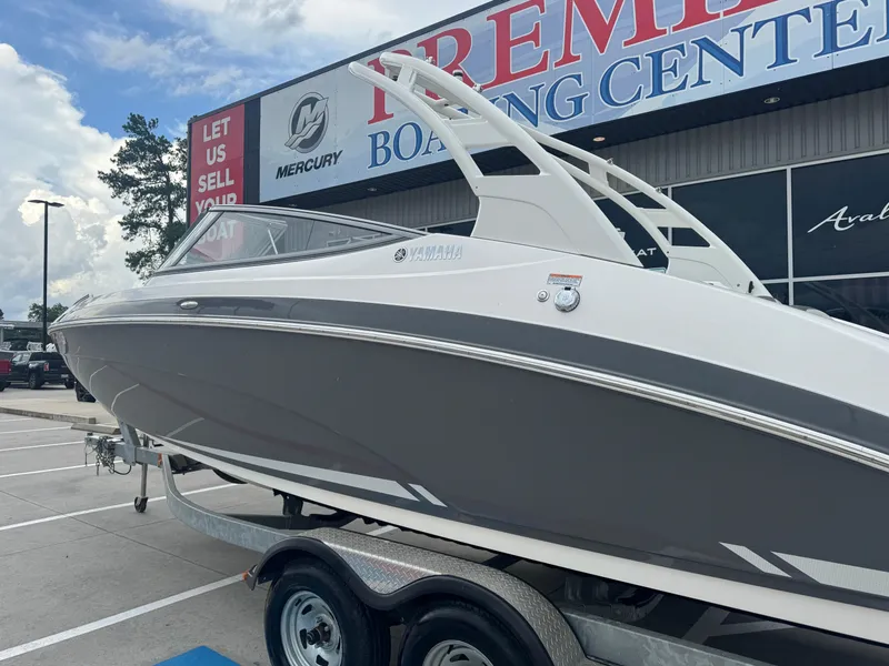 Slide: The Image of Yamaha 242 Limited S 2015 - 6