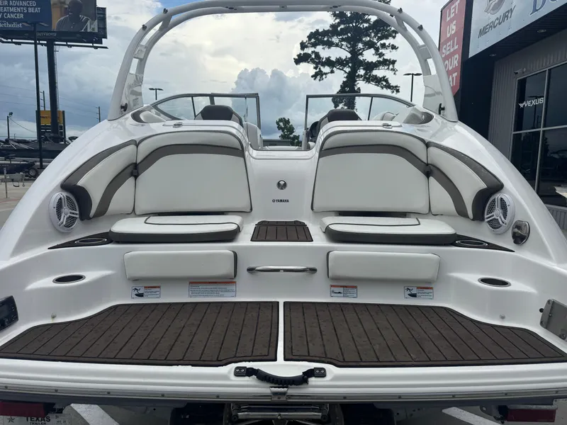 Slide: The Image of Yamaha 242 Limited S 2015 - 7