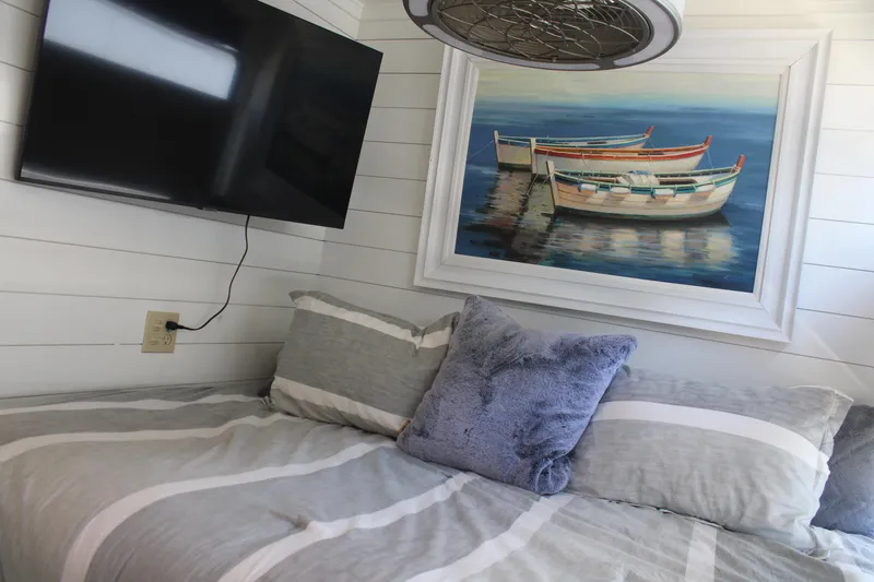 Slide: The Image of Narrow hallway in 1992 Sumerset 66 houseboat with elegant mirror and cozy interior. - 19