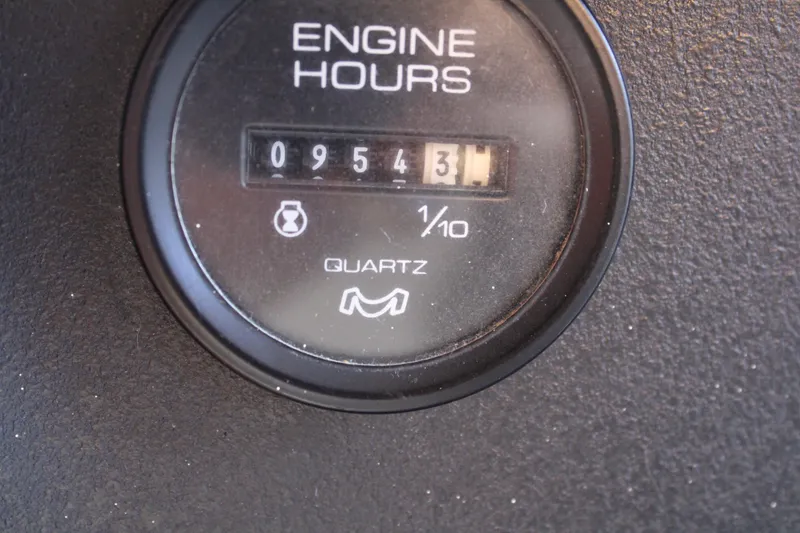 Slide: The Image of Close-up of a Superwinch ZXR 2500 winch on a 1992 Sumerset 66. - 52