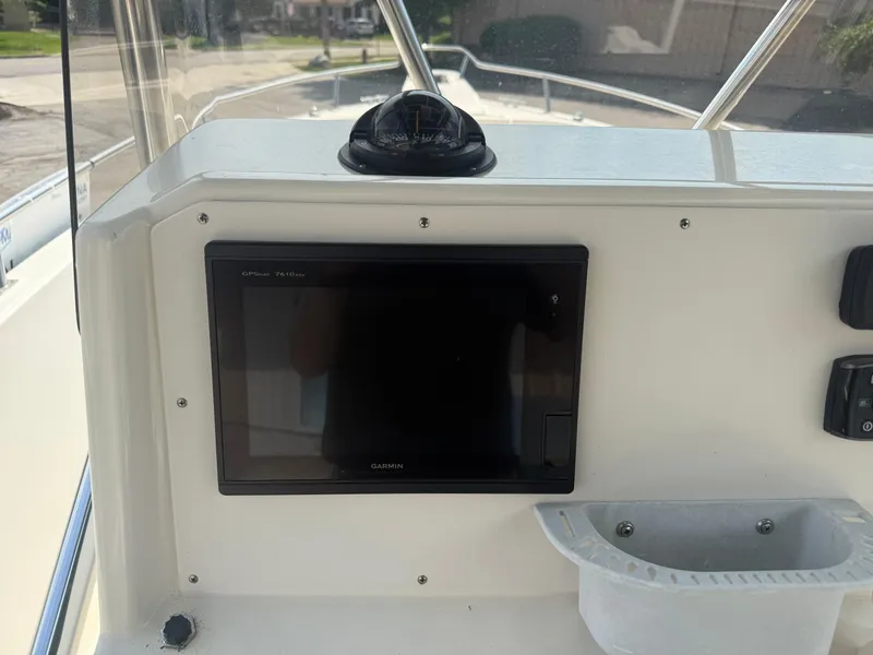 Slide: The Image of Console of a 2002 Pursuit 2470 CC boat with Garmin GPSMAP 7610xsv. - 10