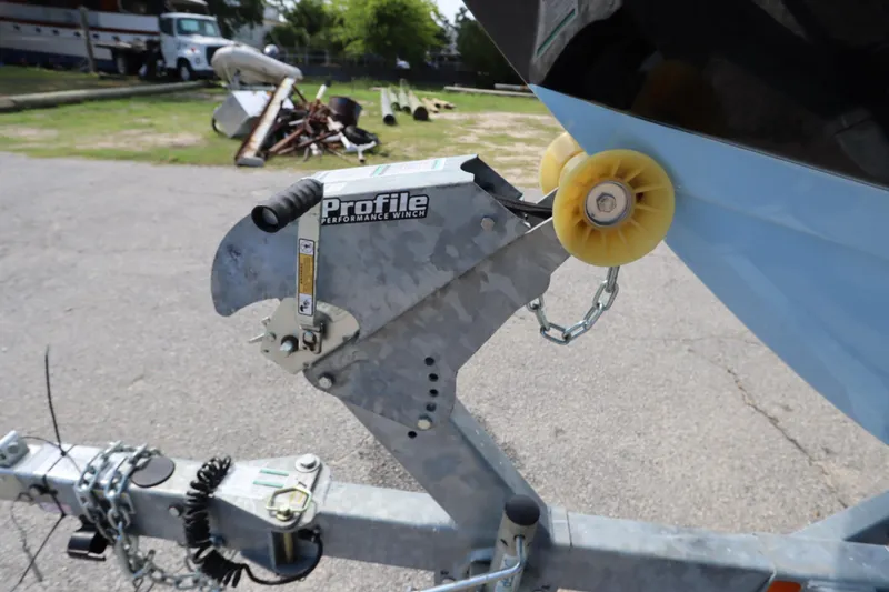 Slide: The Image of Trailer winch for 2024 Yamaha Boats SX220, featuring Profile Performance Winch. - 36