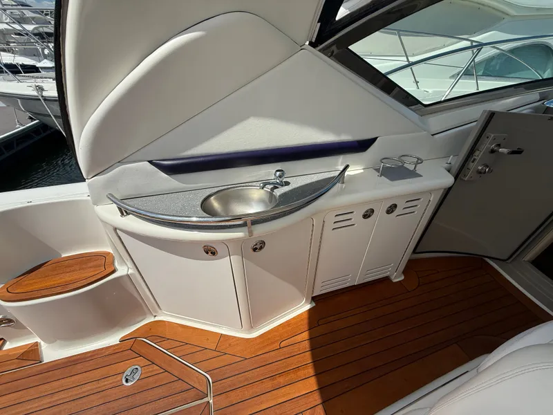 Slide: The Image of Sea Ray 44 Sundancer 2006 - 19