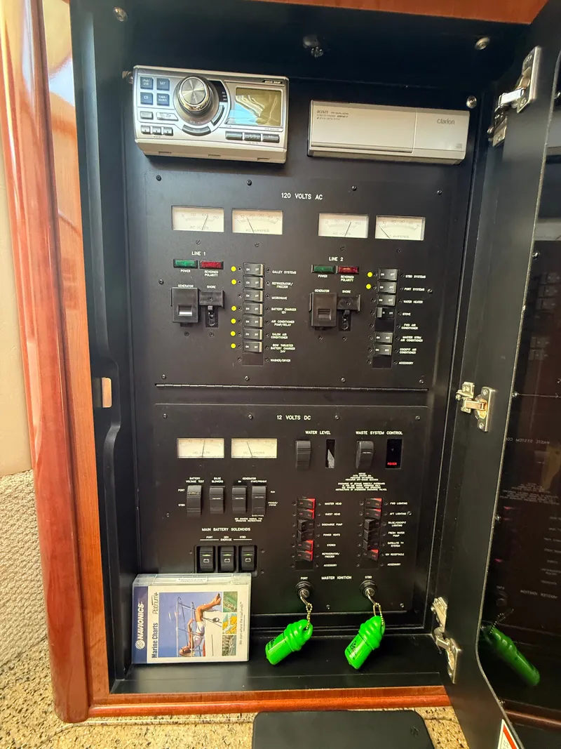 Slide: The Image of Sea Ray 44 Sundancer 2006 - 33