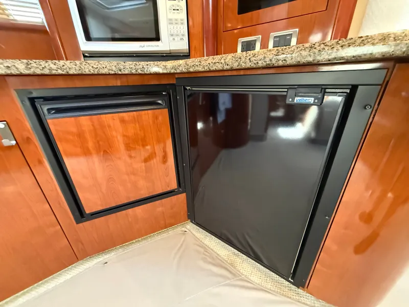 Slide: The Image of Sea Ray 44 Sundancer 2006 - 37