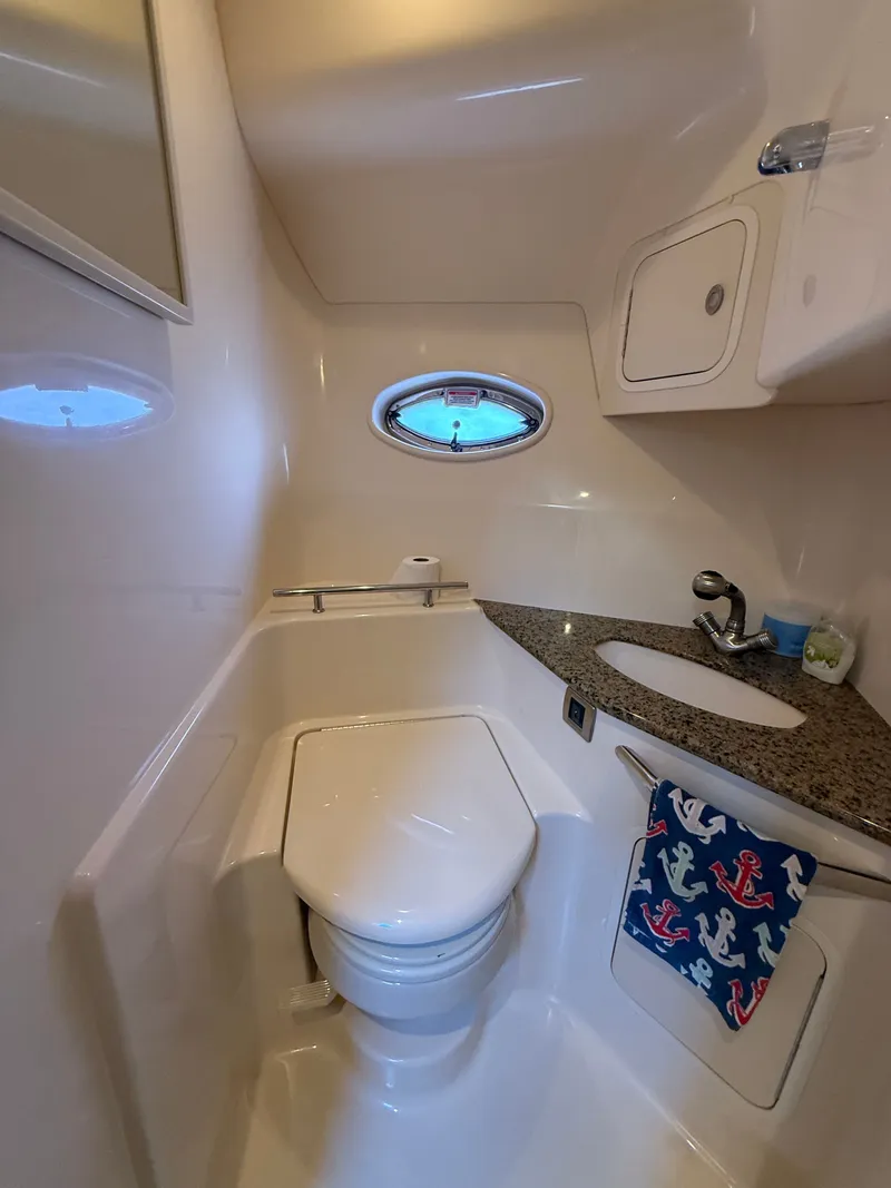 Slide: The Image of Sea Ray 44 Sundancer 2006 - 42