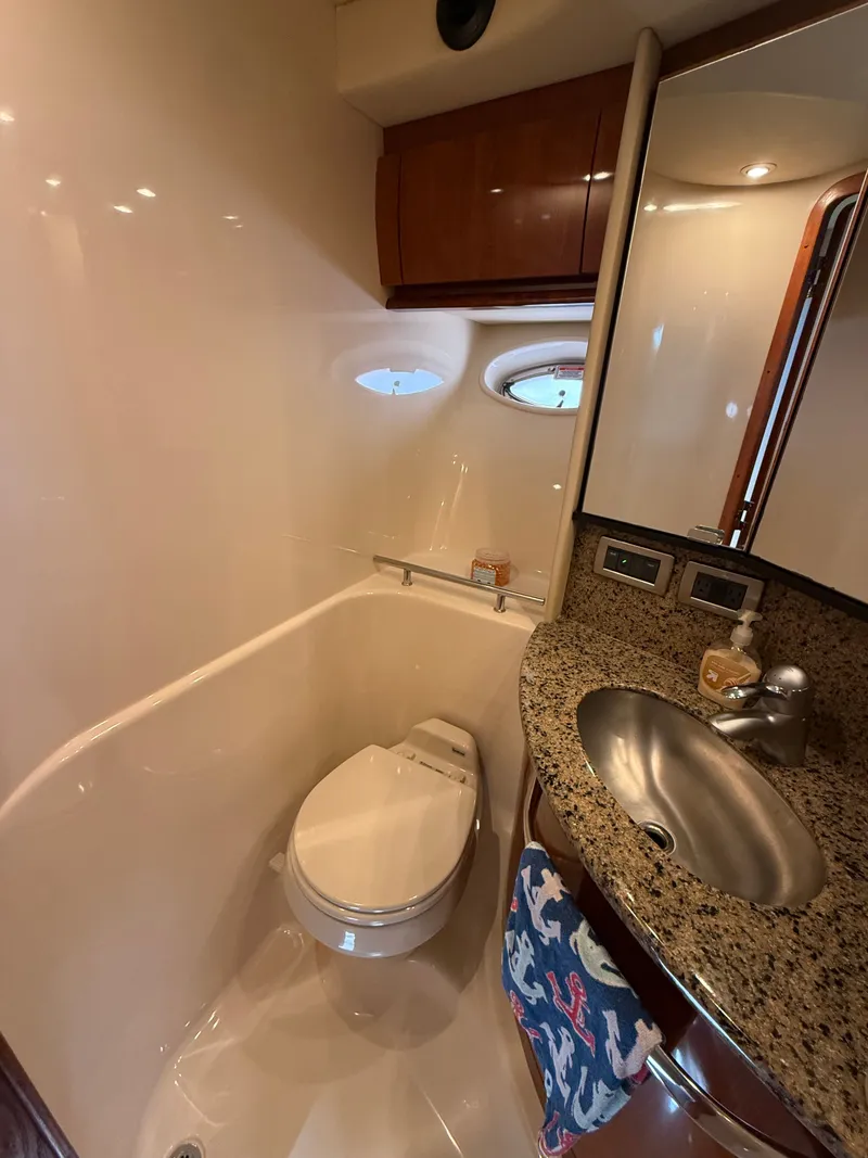 Slide: The Image of Sea Ray 44 Sundancer 2006 - 46