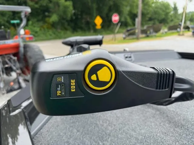 Slide: The Image of Trolling motor control on 2026 Vexus AVX189 boat, featuring Minn Kota Edge. - 6