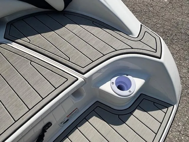 Slide: The Image of Yamaha Boats 2020 195S deck with textured flooring and cup holder. - 28