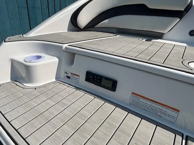 Slide: The Image of 2020 Yamaha Boats 195S deck with seating and control panel. - 29