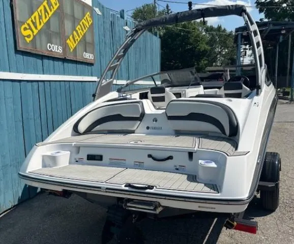 Slide: The Image of 2020 Yamaha Boats 195S, white, parked at Sizzle Marine, Ohio. - 5