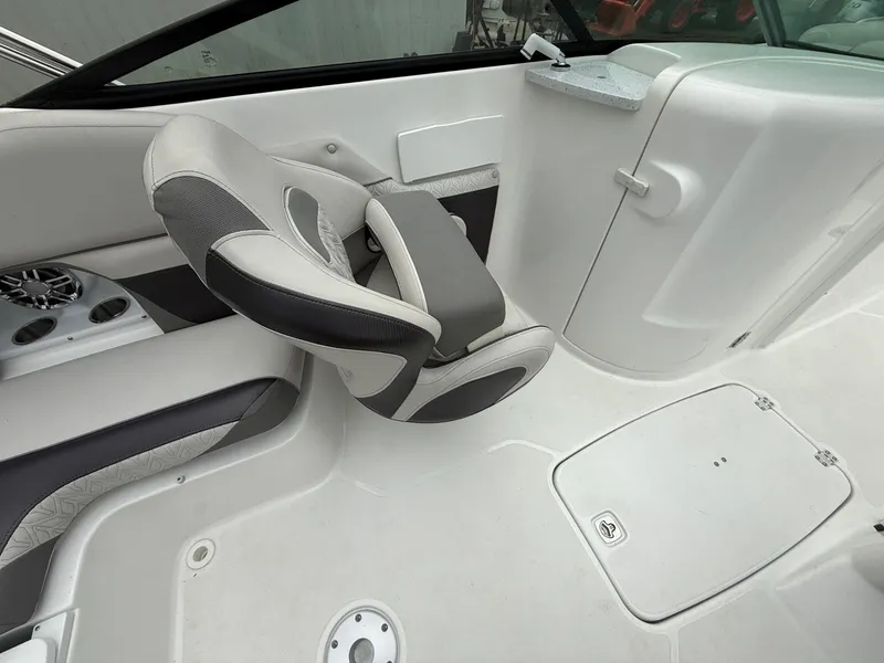 Slide: The Image of Interior of a 2022 Hurricane SD 2486 boat, featuring a swivel seat and storage compartment. - 24