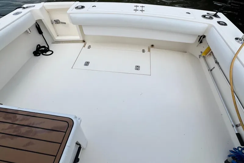Slide: The Image of 2004 Albemarle 310 Express Fisherman boat deck, spacious and clean layout. - 12