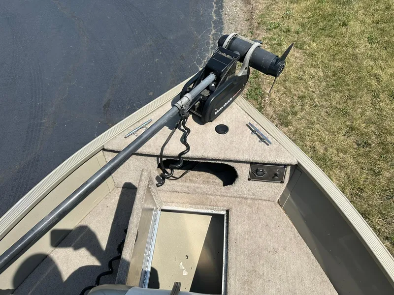 Slide: The Image of 2007 Lowe Fishing Machine FM165S boat with trolling motor and storage compartment. - 21