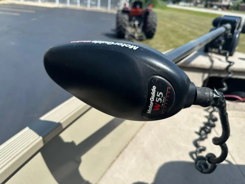 Slide: The Image of MotorGuide W55 wireless trolling motor on 2007 Lowe Fishing Machine FM165S boat. - 25