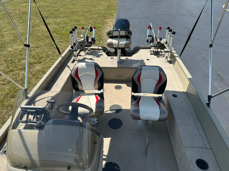 Slide: The Image of 2007 Lowe Fishing Machine FM165S interior with seats and fishing rod holders. - 7