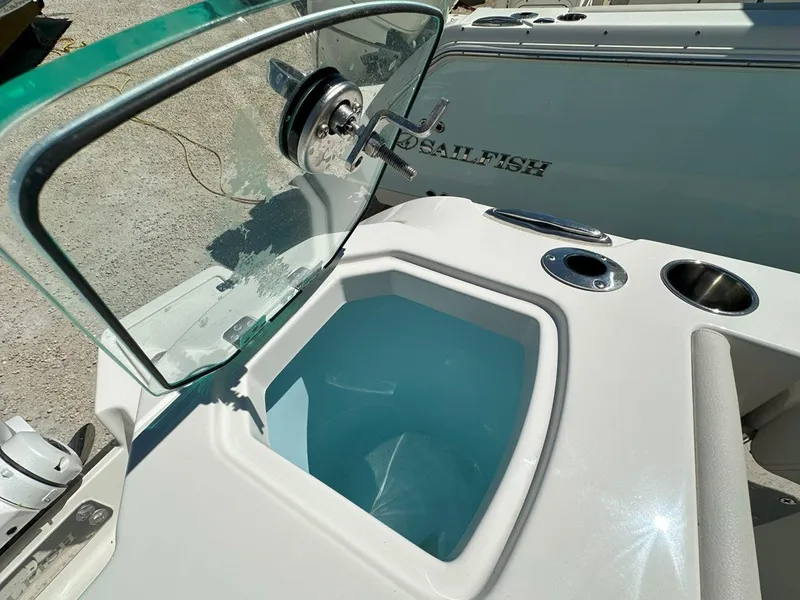 Slide: The Image of 2025 Sailfish 276 DC boat with open hatch and cup holders. - 34