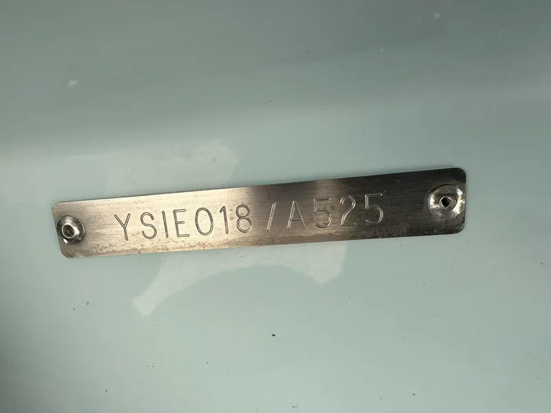 Slide: The Image of Metallic identification plate on Sailfish 276 DC, model year 2025, with serial number YSIE018/A525. - 42
