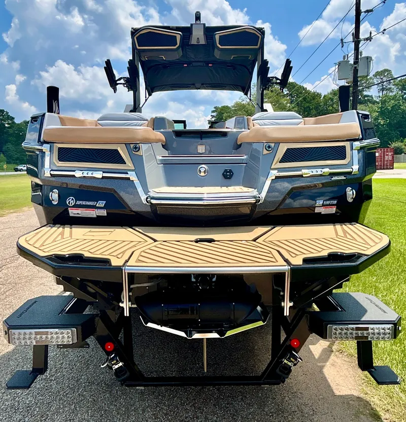 Slide: The Image of MasterCraft XStar 25 2026 - 15