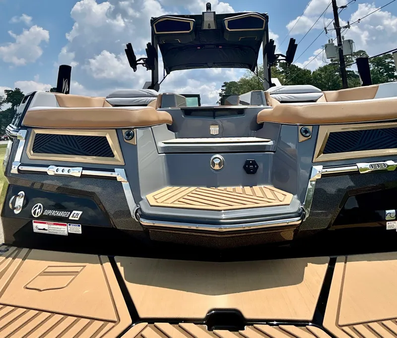 Slide: The Image of MasterCraft XStar 25 2026 - 21