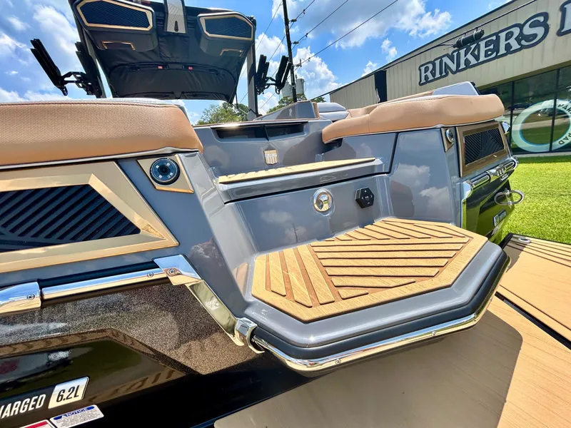 Slide: The Image of MasterCraft XStar 25 2026 - 22