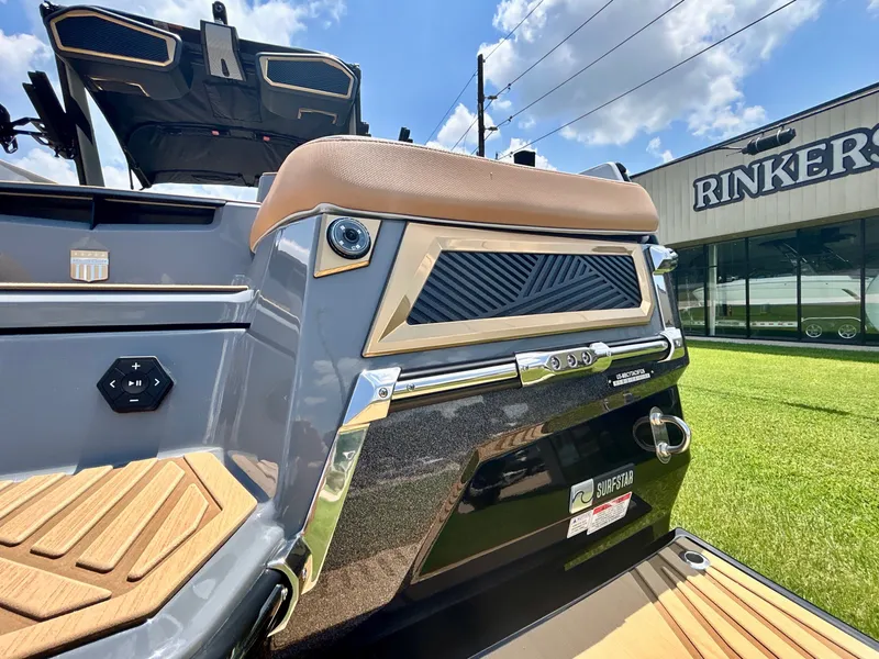 Slide: The Image of MasterCraft XStar 25 2026 - 24