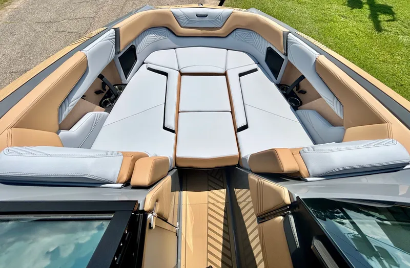 Slide: The Image of MasterCraft XStar 25 2026 - 29