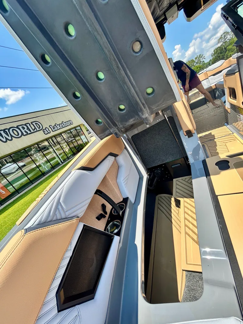 Slide: The Image of MasterCraft XStar 25 2026 - 33