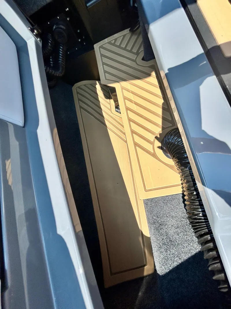 Slide: The Image of MasterCraft XStar 25 2026 - 34