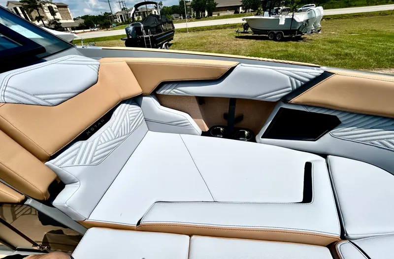 Slide: The Image of MasterCraft XStar 25 2026 - 35