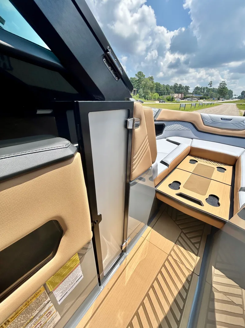 Slide: The Image of MasterCraft XStar 25 2026 - 39