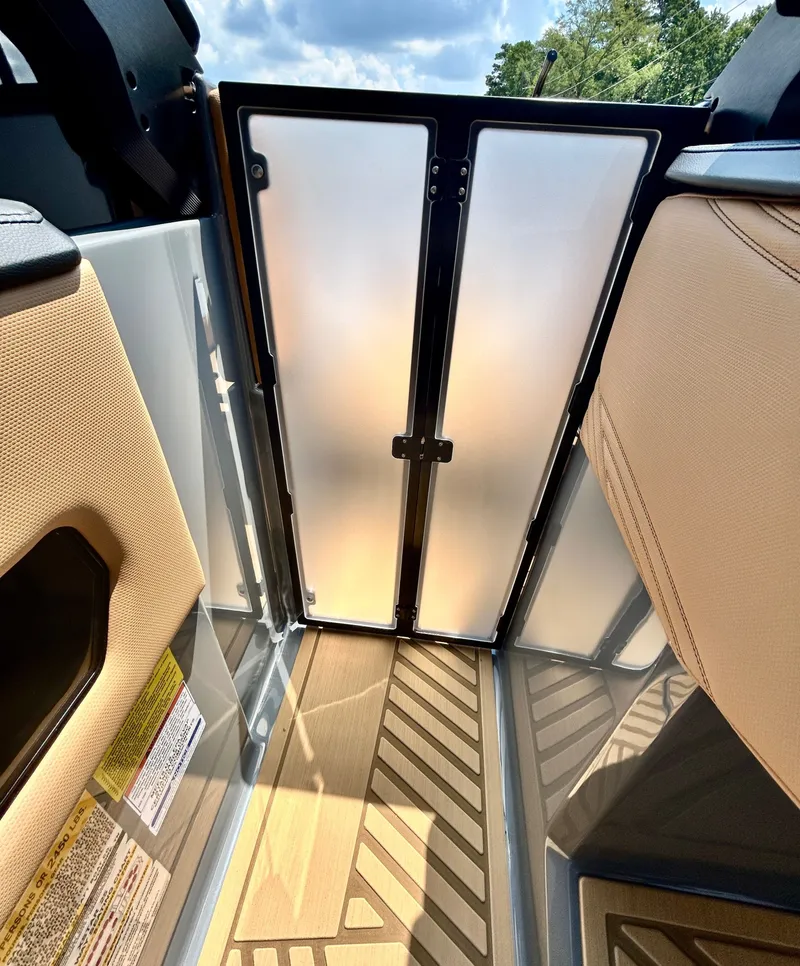 Slide: The Image of MasterCraft XStar 25 2026 - 40