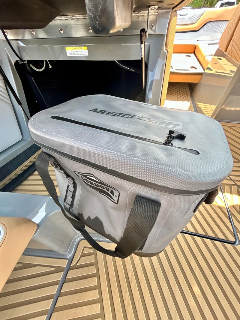 Slide: The Image of MasterCraft XStar 25 2026 - 59