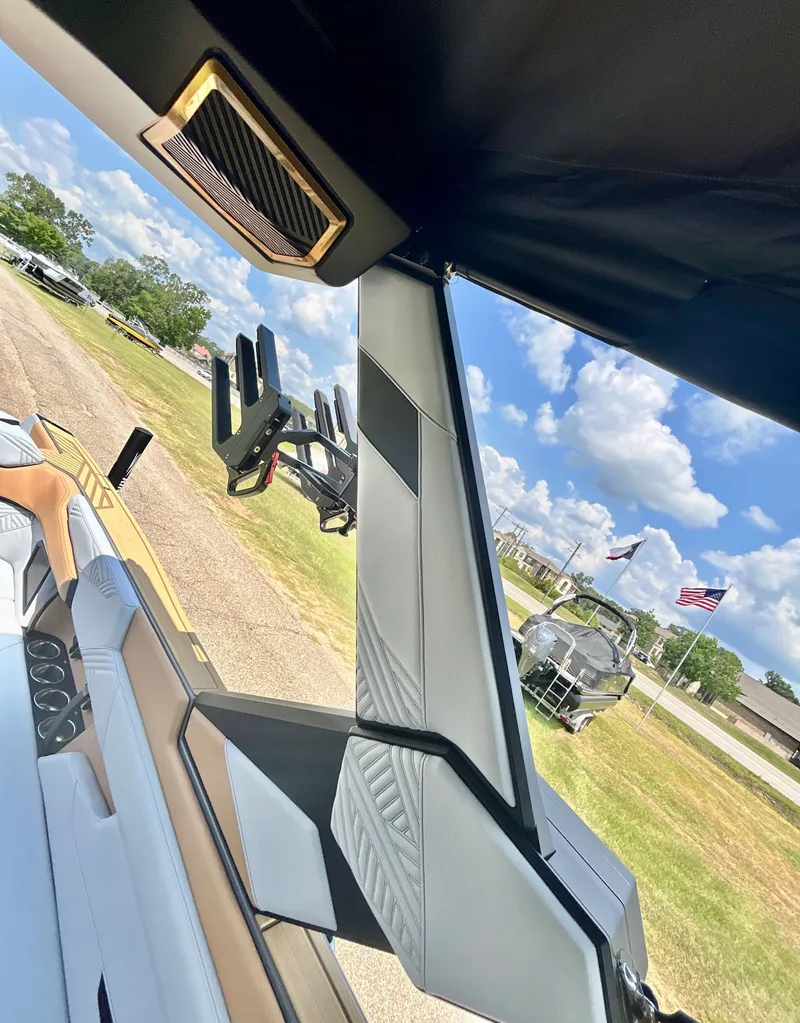 Slide: The Image of MasterCraft XStar 25 2026 - 63