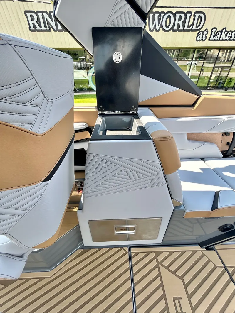 Slide: The Image of MasterCraft XStar 25 2026 - 65