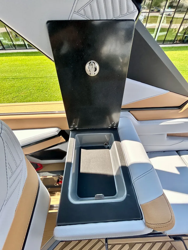 Slide: The Image of MasterCraft XStar 25 2026 - 68