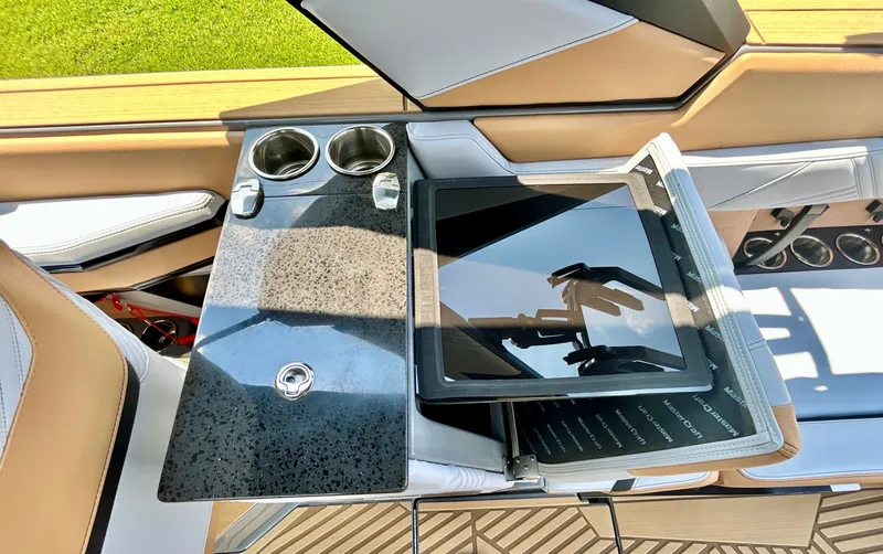 Slide: The Image of MasterCraft XStar 25 2026 - 69