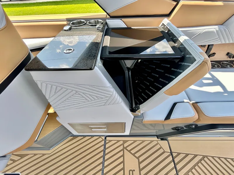 Slide: The Image of MasterCraft XStar 25 2026 - 70