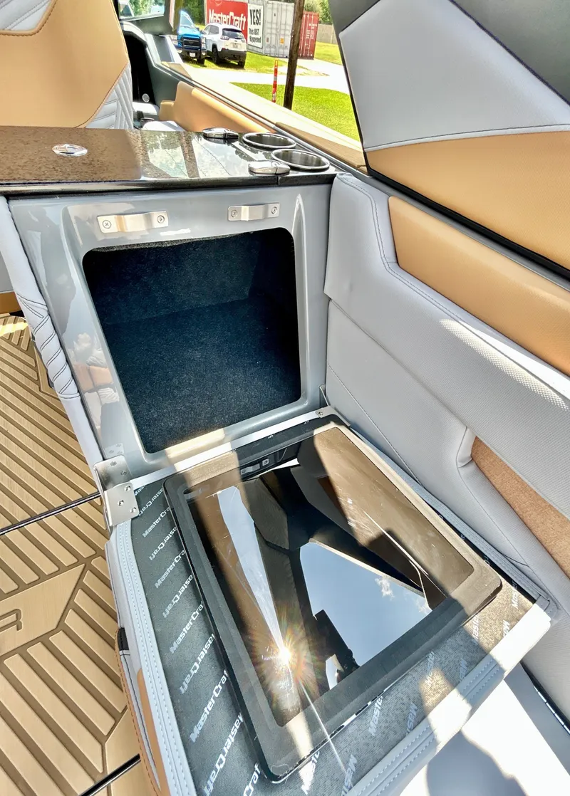 Slide: The Image of MasterCraft XStar 25 2026 - 71