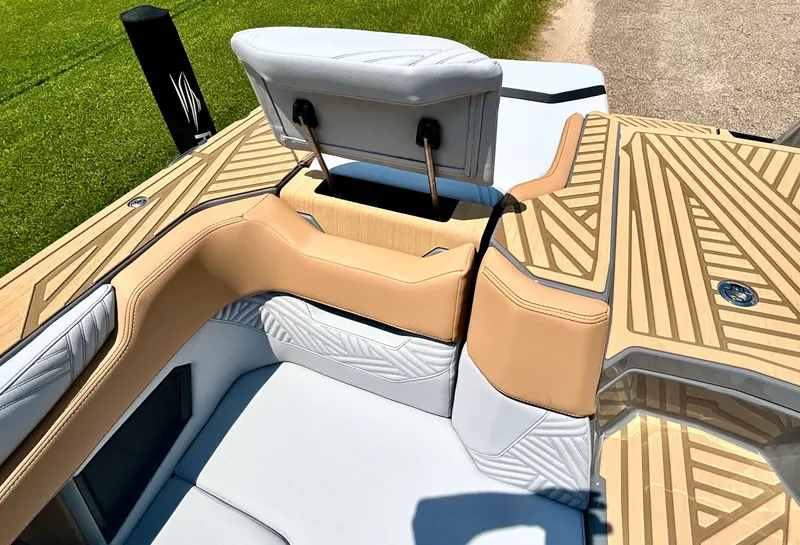 Slide: The Image of MasterCraft XStar 25 2026 - 85