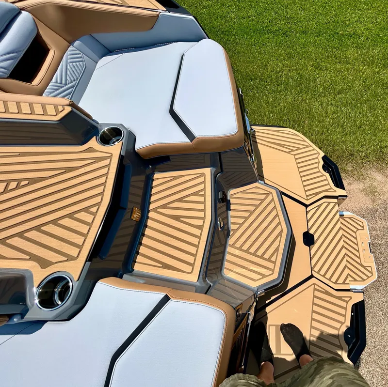 Slide: The Image of MasterCraft XStar 25 2026 - 93