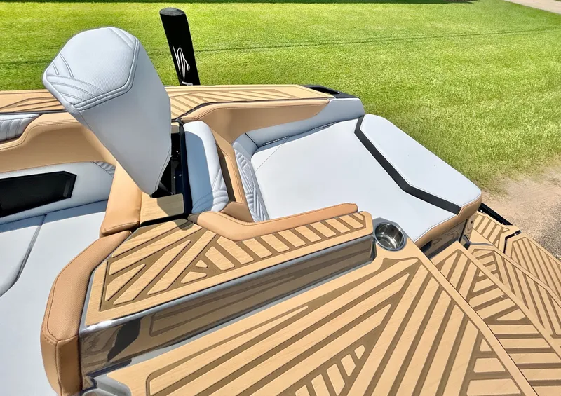 Slide: The Image of MasterCraft XStar 25 2026 - 95