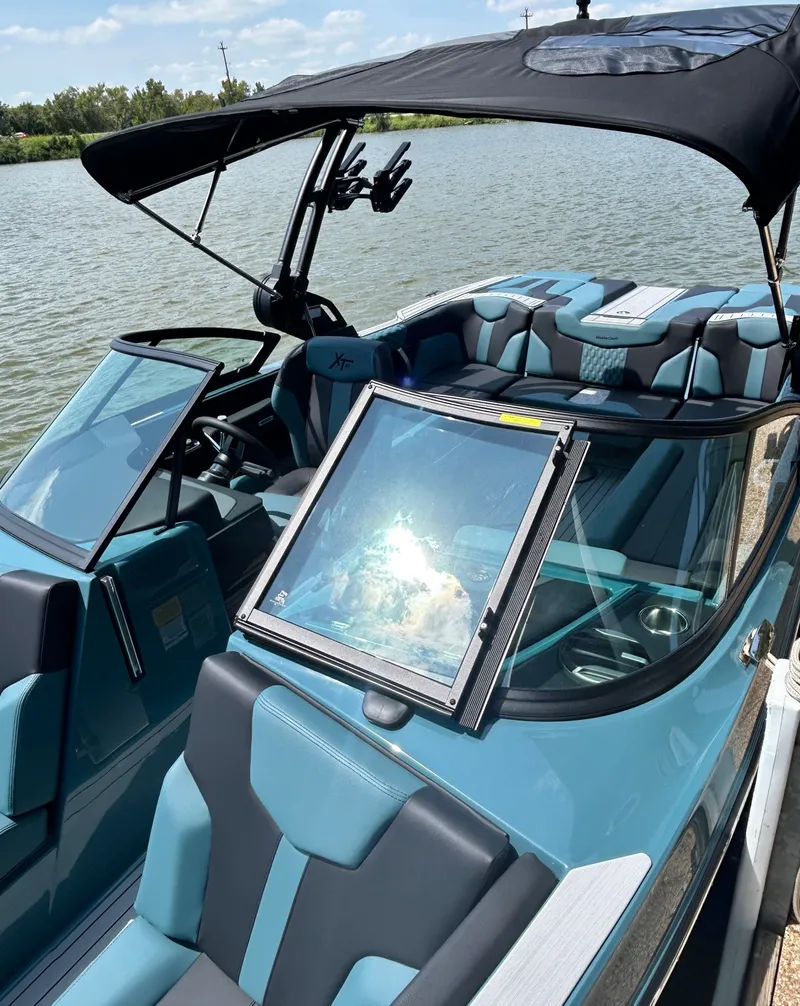 Slide: The Image of MasterCraft XT23 2026 - 10