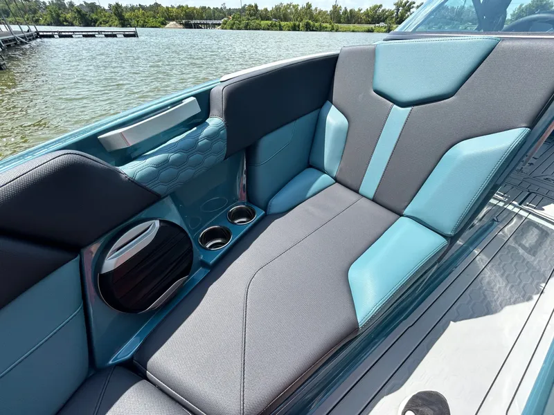 Slide: The Image of MasterCraft XT23 2026 - 11