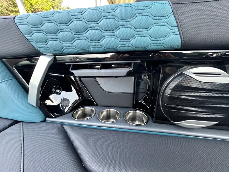 Slide: The Image of MasterCraft XT23 2026 - 14