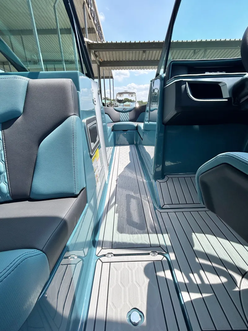 Slide: The Image of MasterCraft XT23 2026 - 29